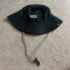 Vans bucket hat!!